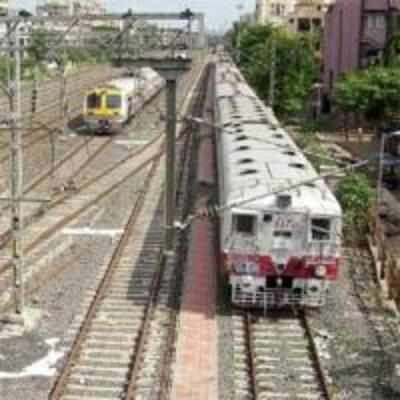 Tragedy averted at Bhayander as two trains end up on same track