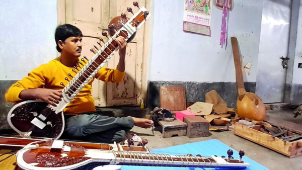 Hub of making sitars and guitars, Dadpur village in Bengal is seeped in string melody
