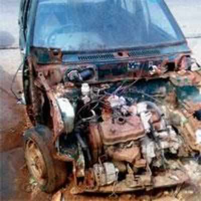 Junked car deprives Mahim of a maidan