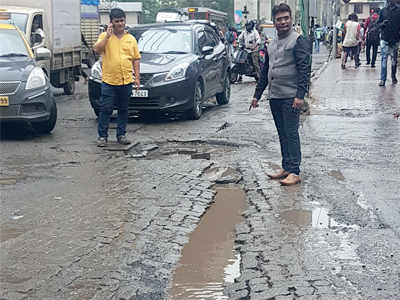 Resident enters Mumbai in Guinness World Records and Limca Book of Records 
for potholes