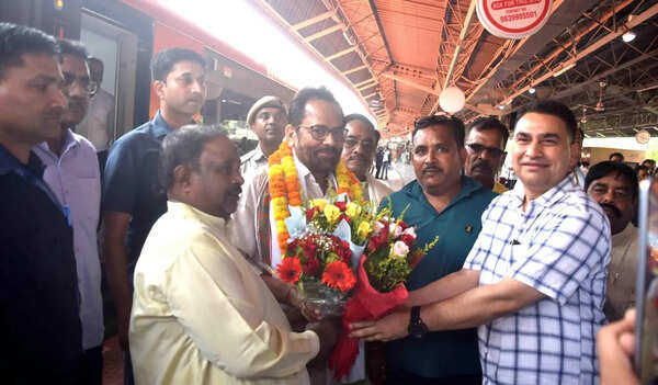 SP, Cong not accepting public mandate against them: Naqvi