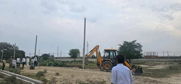 Encroachment cleared from chak roads in Kanpur villages