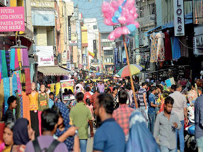 Ibrahim Saheb Street overrun by vendors who say they bribe authorities to let them stay