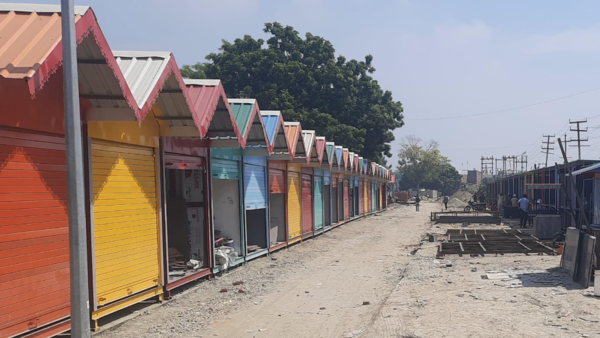 Rudrapur's vending zone project stalls, vendors await relief amid growing traffic woes