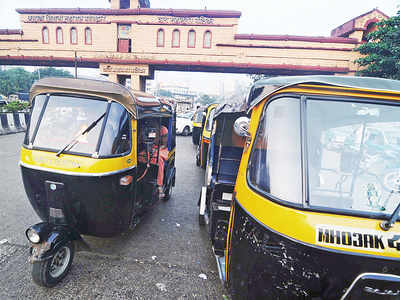 In Thane, you can dial helpline for rickshaws