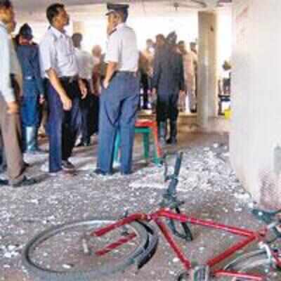 Bomb blast rocks Thane auditorium