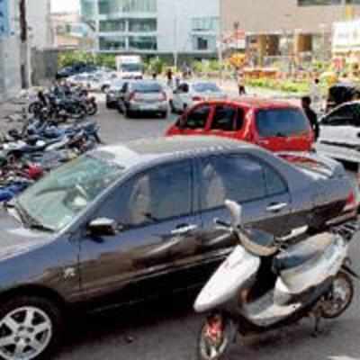 Man parks car in lot, returns to find Rs 8.20 lakh missing from it