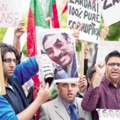 Shoes hurled at Pak President Zardari in Britain