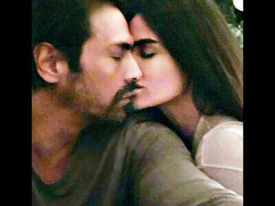 Gabriella Demetriades shares a loved-up selfie with Arjun Rampal