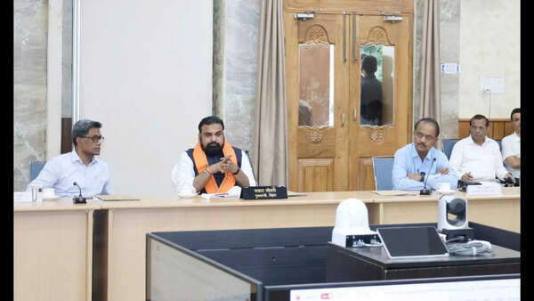 Expedite metro rail work: CM to officials