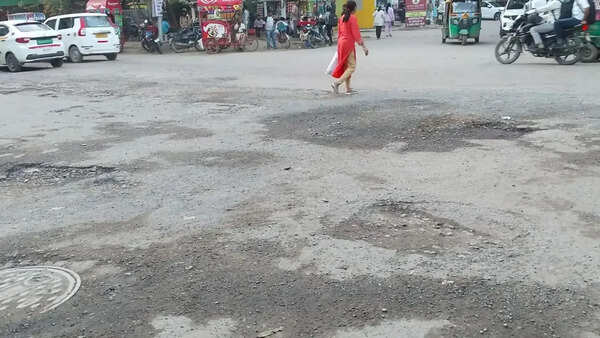 GCR link in Gurgaon pothole-ridden and dusty, commuters say no permanent fixes