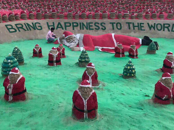 Sudarsan Pattnaik sculpts 1,000 Santa Clauses from beach sand to raise awareness about global happiness