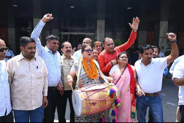 BJP workers celebrate party’s win in city