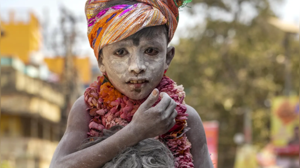 holi festival at varanasi