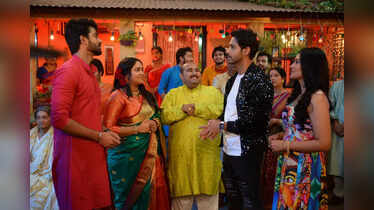 Yash Dasgupta-Priyanka Sarkar shoot with team Sohag Chand; see BTS ...