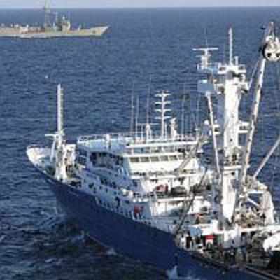 120 sailors taken hostage by Somali pirates