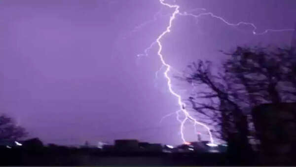 Lightning kills 2 farmers in Angul district