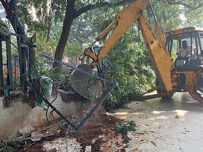 Enjoy a longer walk on Carter Road, compound wall of Otters Club demolished by the BMC