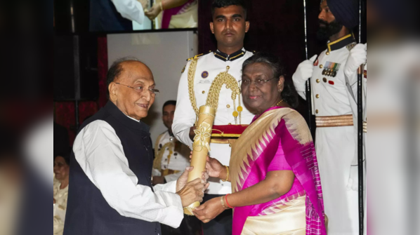 Former Vice President Venkaiah Naidu Actor Mithun Chakraborty Among Others Conferred Padma Awards 6032