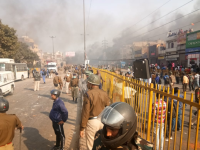 Pro and anti-CAA groups clash in Jaffrabad and Maujpur; protesters torch two houses