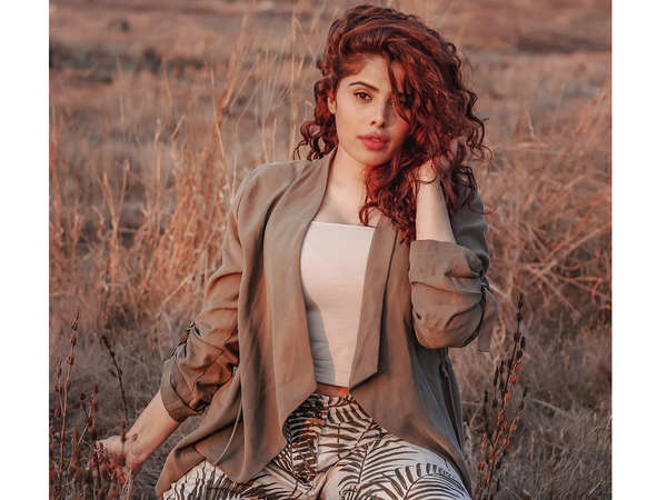 Sehnooor praises Pawan Singh and says, 'I'm glad to be sharing the screen with him'