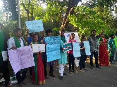 Independent panel backs TISS, deems students' continued protests over withdrawal of financial aid ‘undesirable’