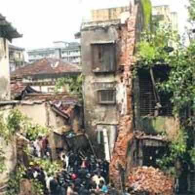 20 dead in building collapse in Bhendi Bazaar