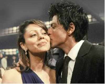 Gauri likes a colourful SRK