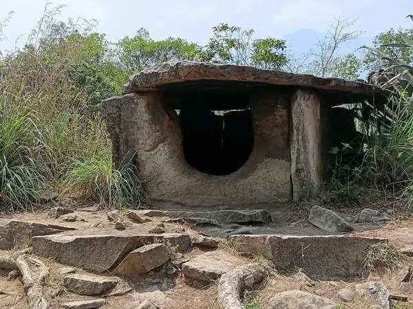 Muniyara dolmens in ruins, unprotected
