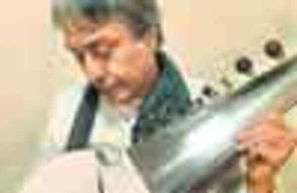 Air India breaks sarod,   Ustad Amjad Ali Khan's heart