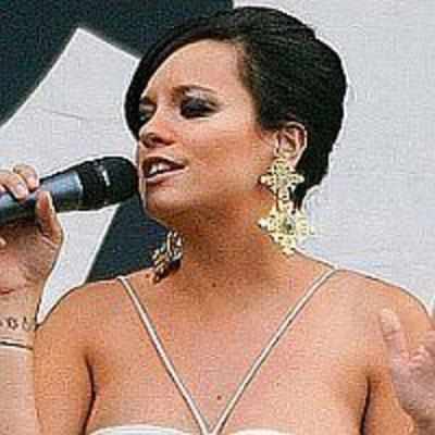 Lily Allen pregnant, quitting music biz