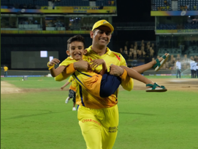 Watch: CSK captain MS Dhoni challenges Shane Watson and Imran Tahir's sons to a sprint face-off
