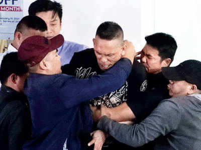 Manila mall hostage-taker surrenders