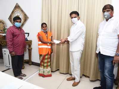 From Rs 12,000 salary, Hyderabad sanitation worker donates Rs 10,000 to COVID-19 relief fund