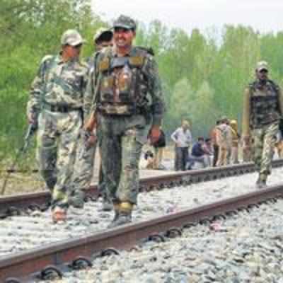 Militants blow up tracks in Kashmir