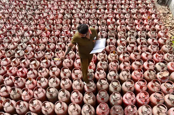 Gurdwara panel seeks steady LPG supply for langar