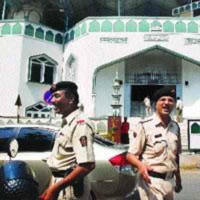 Traffic dept deploys staff near Noor Masjid for clear roads