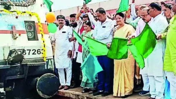 Jharkhand's 1st vistadome train flagged off from new Giridih station