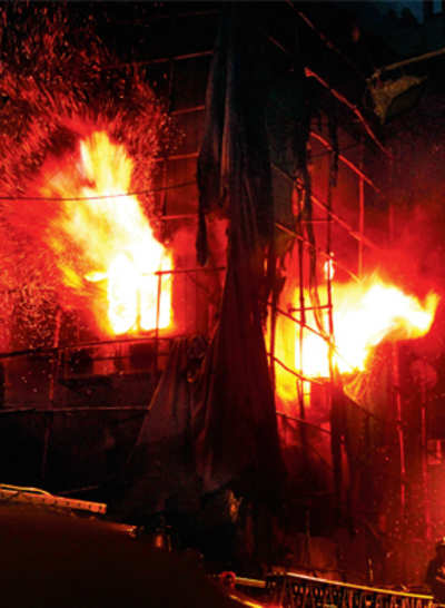 Two senior fire officers hurt in Kalbadevi blaze