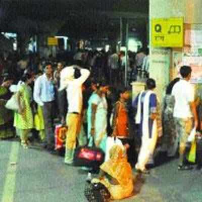 Fans needed at station auto stand as commuters get hit hard by heat