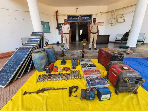 Maoist bunker busted in Bijapur, explosives and weapon-making tools seized