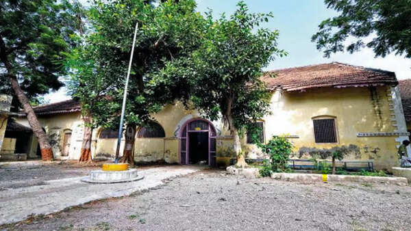 Gujarat: Diamond baron to rebuild alma mater