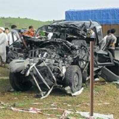 10 killed in mishap on way to Mumbai