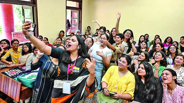 Amid rain, wave of excitement floods DU