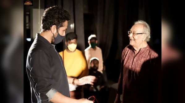 Snapped! ‘Abhijaan’ shoot in full swing, Parambrata and Soumitra Chattopadhyay in a shot discussion