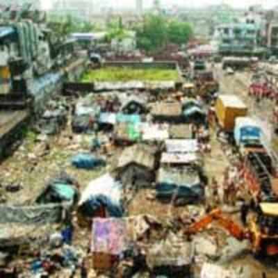 Cidco's demolition drive on illegal hutments in Vashi