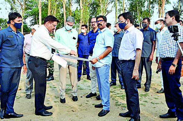 Hemant inspects ‘Centre of Excellence’ at Dhurwa school