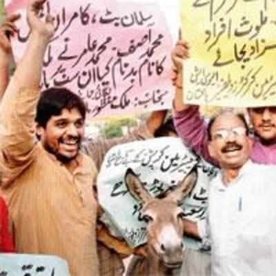 Pakistan cricket lovers launch kick-ass protest