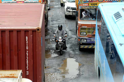 Maharashtra: Kalyan man run over by vehicle after his two-wheeler skids over pothole