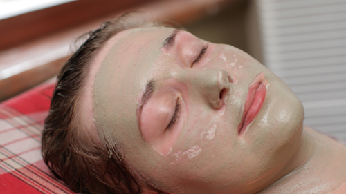 Haldi Chandan Face Pack: 5 ways to use haldi and chandan in face packs for  tight, glowing skin